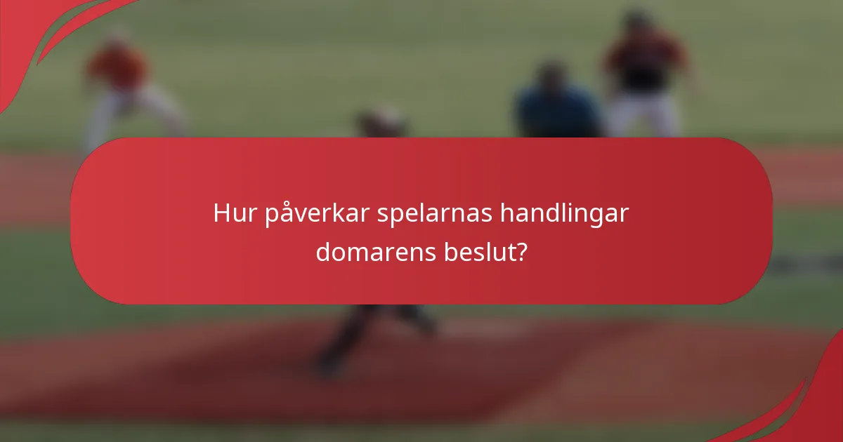 Hur påverkar spelarnas handlingar domarens beslut?